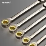 *מפתח רב-כיווני גמיש מוזהב – פתרון מושלם לכל סוגי הברגים!* 🔧✨