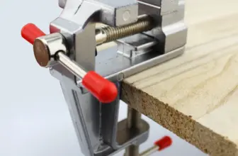 *מלחציים שולחניות מיני אלומיניום 3.5 אינץ' – מושלם למלאכות יד ותיקונים*
⭐⭐⭐⭐ ציון 4 מתוך 5 ⭐