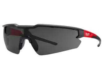 *משקפי מגן Milwaukee מקצועיים – הגנה מקסימלית מפני אור חזק!* 👷‍♂️🔧