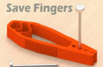 *כלי פטיש מקצועי להחדרת מסמרים – הגנה מלאה על האצבעות* 🔨