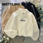 *סווטשירט קרופ פליז מעוצב עם רקמה – חם, אלגנטי ומחמיא* 🧥✨