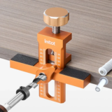 *ג'יג מקצועי להתקנת דלתות ארונות – 2 ב-1* 🔧